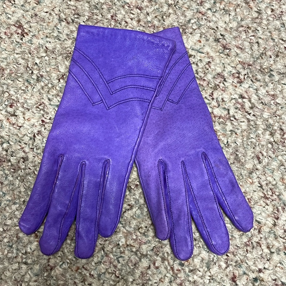 Purple leather gloves -new